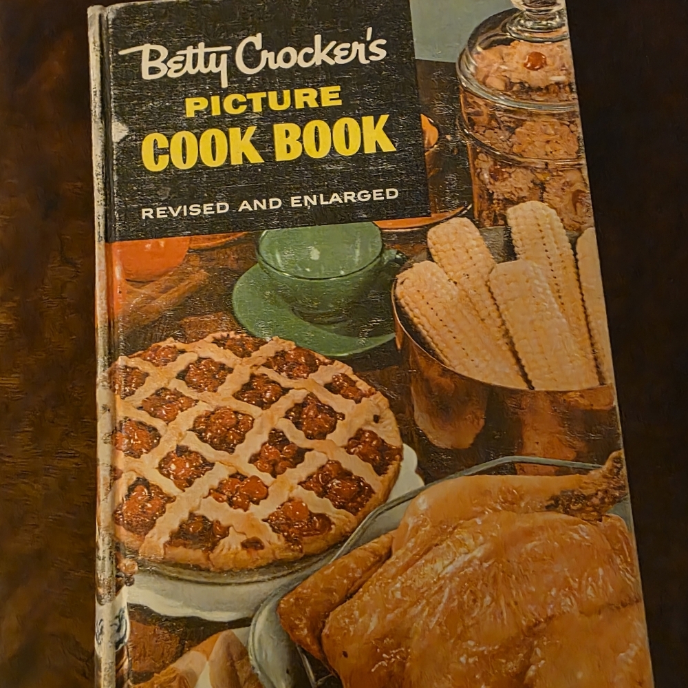 Betty Crocker's Picture Cook Book - Revised and Enlarged Edition